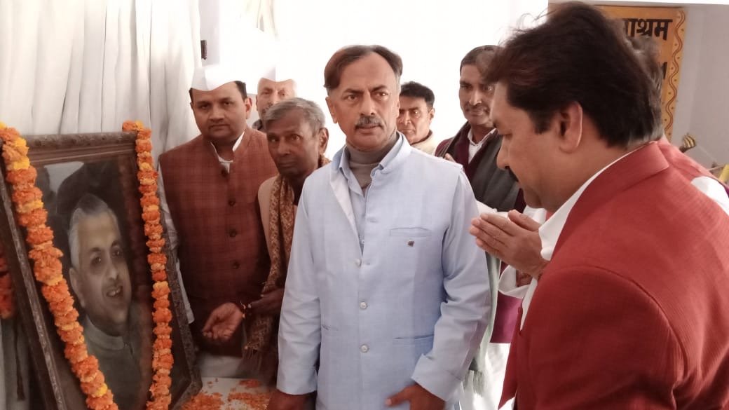  प्रदेश कांग्रेस मुख्यालय, सदाकत आश्रम में पूर्व केन्द्रीय मंत्री ललित नारायण मिश्र की 103 वीं जयन्ती मनायी गयी ।