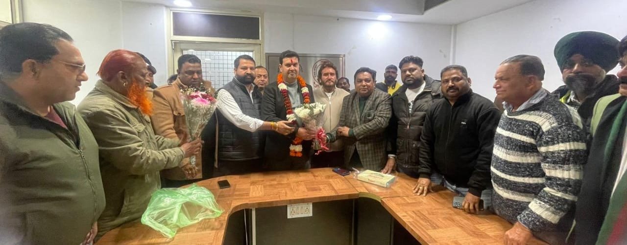 नगर निगम की संयुक्त यूनियनों की और  से नवनियुक्त मेयर श्री विनीत धीर,डिप्टी मेयर श्री मलकित सिंह का जोरदार स्वागत किया।