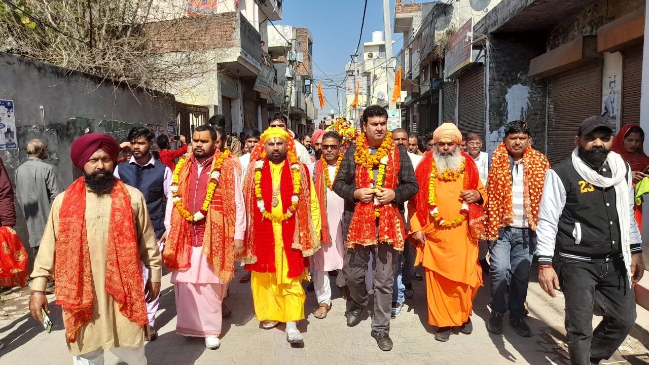 ਕਬਾਰ ਵਿਹਾਰ ਬਸਤੀ ਬਾਵਾ ਖੇਲ ਵਿੱਚ ਬਾਬਾ ਰਾਜ ਕਿਸ਼ੋਰ ਨੇ ਸ਼ਿਵਰਾਤ੍ਰੀ ਦੇ ਉਪਰਕਸ ਕੰਡੀ ਸ਼ਿਵ ਬਰਾਤ।