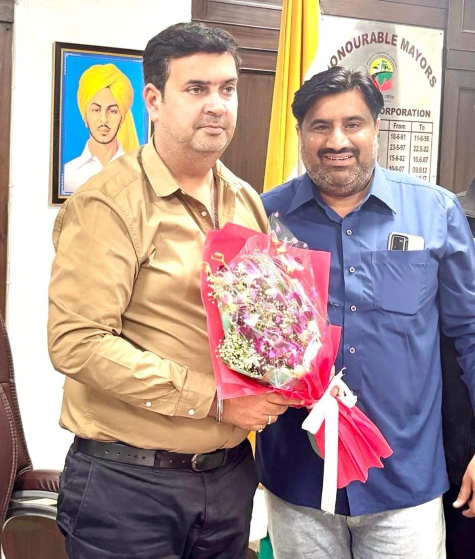 भाजपा नेता विक्रांत मदान ने मेयर विनीत धीर से की मुलाकात