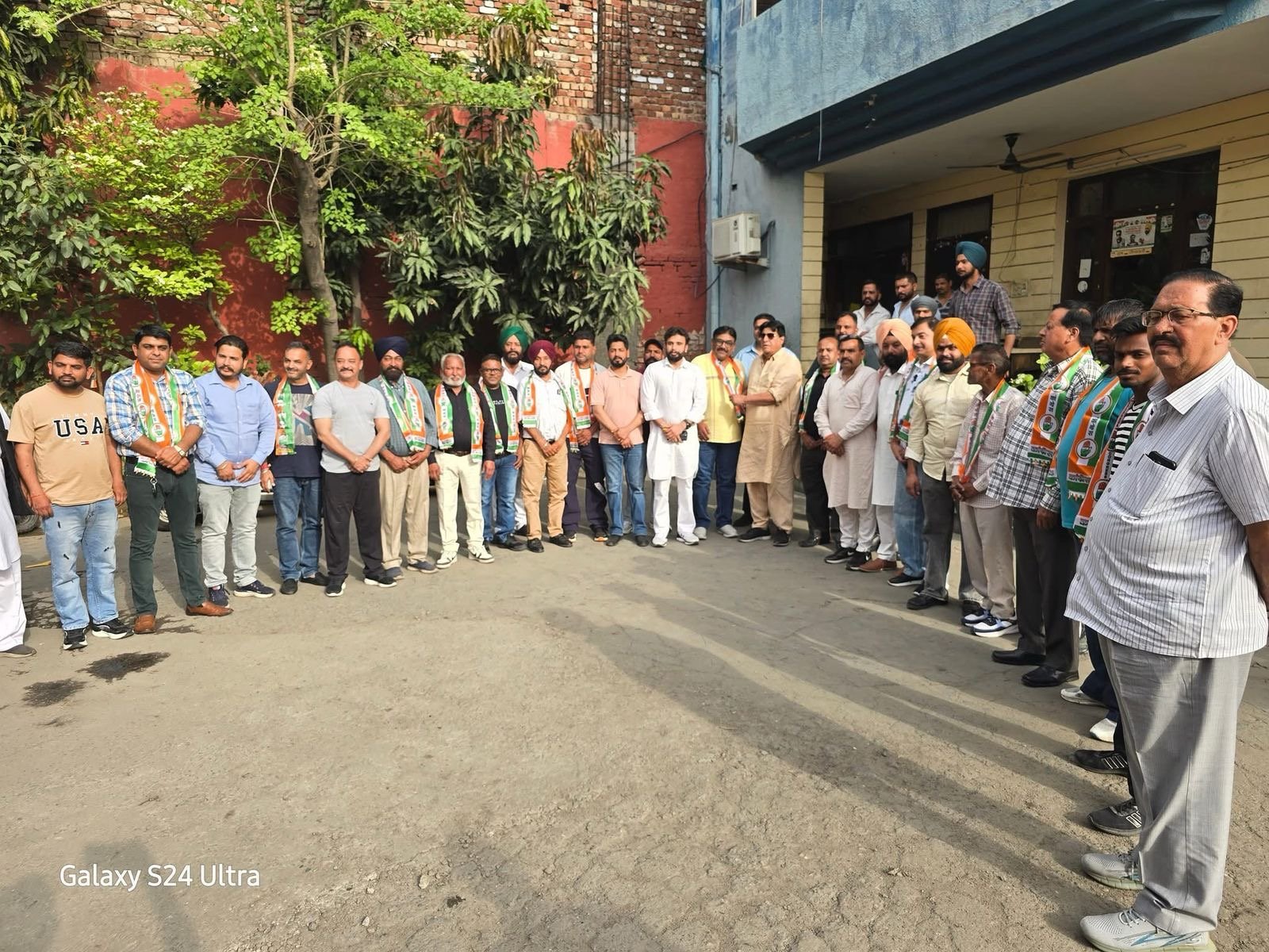 ਵਾਰਡ ਨੰਬਰ 85 ਵਿੱਚ ਭਾਜਪਾ ਨੂੰ ਲੱਗਾ ਵੱਡਾ ਝਟਕਾ ਕਈ ਪਰਿਵਾਰ ਭਾਜਪਾ ਛੱਡ ਕੇ ਕਾਂਗਰਸ ਸ਼ਾਮਿਲ ਵਿੱਚ ਭਾਜਪਾ ਨੂੰ ਛੱਡ ਕੇ ਕਾਂਗਰਸ ਤੇ ਭਰੋਸਾ ਜਤਾਇਆ ॥