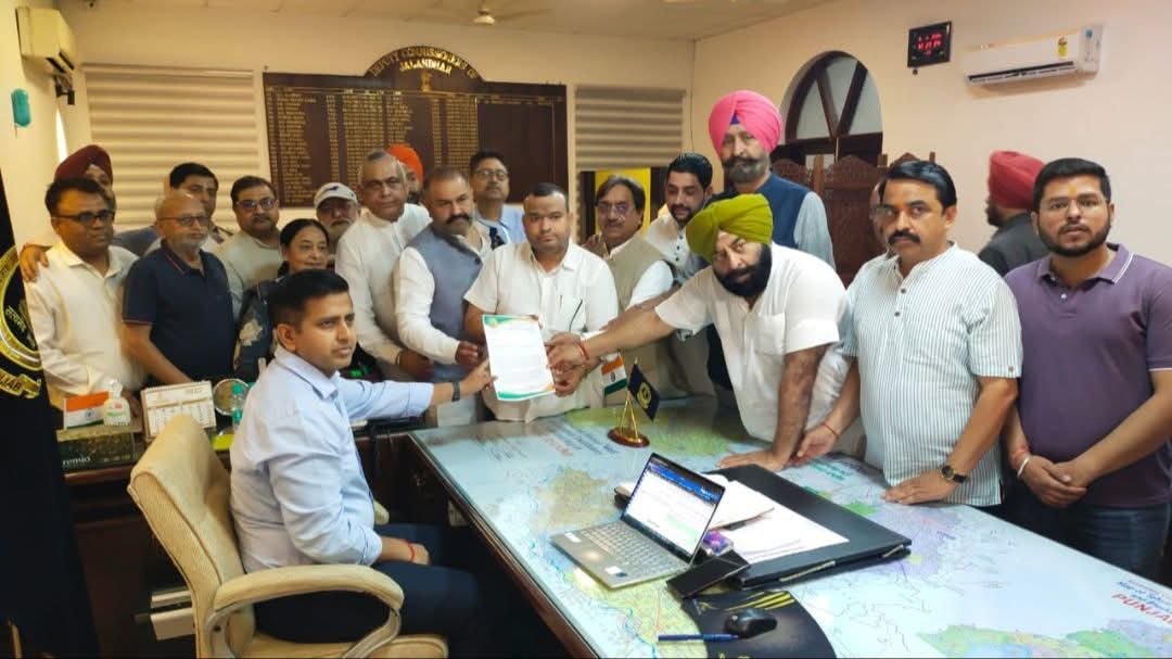 जालंधर शहरी भाजपा प्रतिनिधिमंडल ने जालंधर में अवैध रूप से रह रहे पाकिस्तान के लोगों की शिनाख्त करके उन्हें वापिस भेजने के लिए डिप्टी कमिश्नर को दिया ज्ञापन