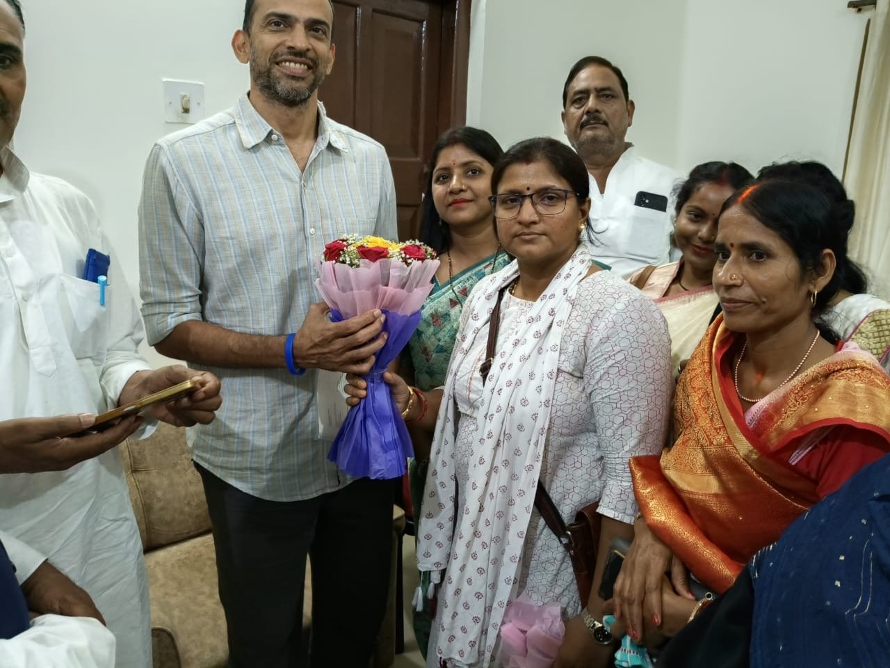 जिला परिषद के अध्यक्ष नैना कुमारी एवं अन्य पार्षद कांग्रेस में शामिल । 