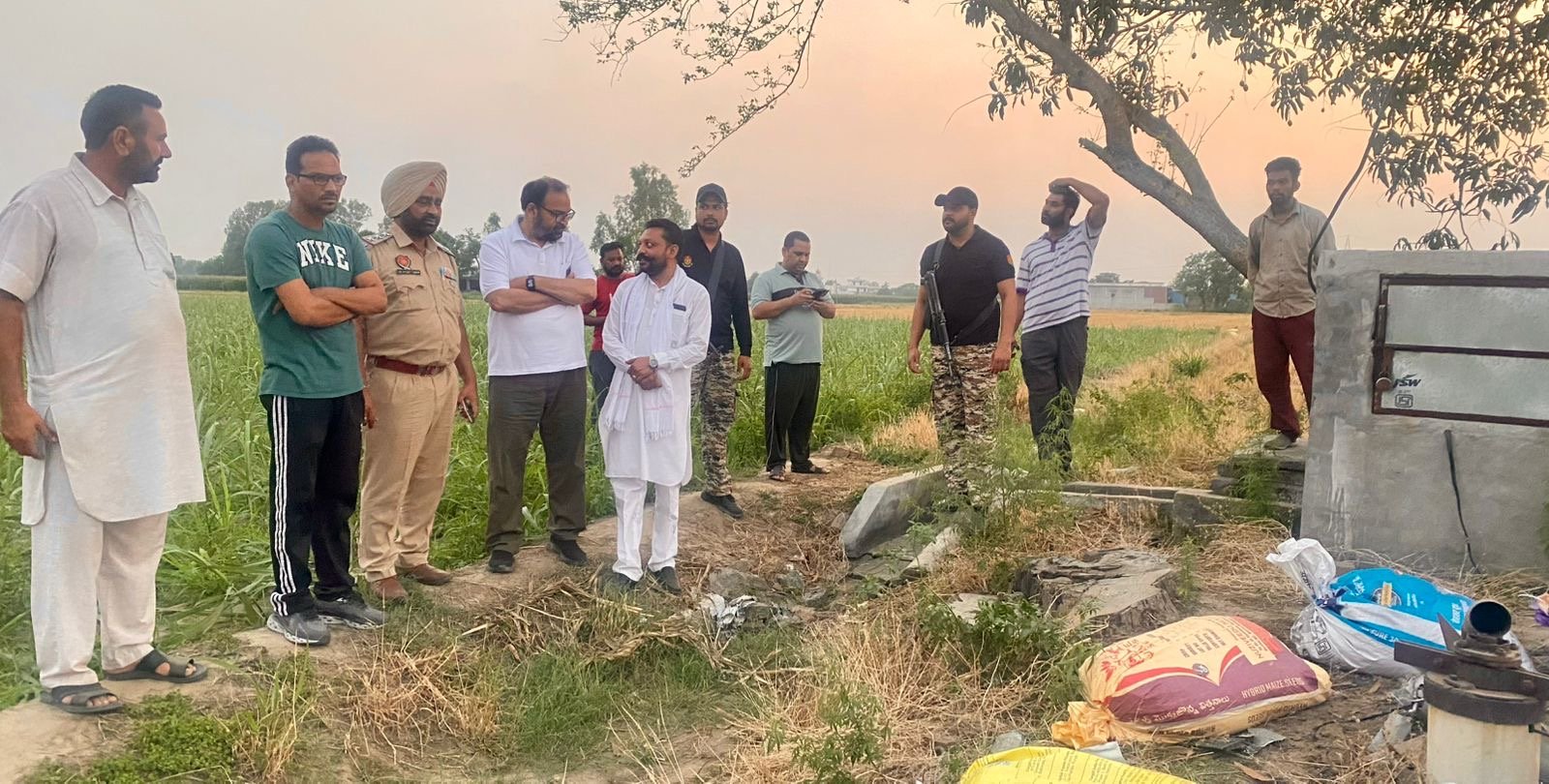 ਆਦਮਪੁਰ ਹਲਕੇ ਅੰਦਰ ਹਮਲੇ ਦੌਰਾਨ ਡਿੱਗੇ ਡਰੋਨ ਮਜਾਇਲ ਨਾਲ ਹੋਈ ਨੁਕਸਾਨ ਦਾ ਵਿਧਾਇਕ ਕੋਟਲੀ ਨੇ ਲਿਆ ਜਾਇਜ਼ਾ 