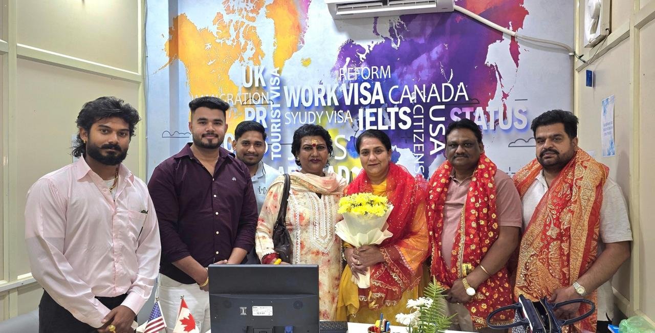 ਸੋਨਮ ਸਿੰਘ ਦੇਵਾ ਵਾਇਸ ਪ੍ਰਧਾਨ ਜਿਨ੍ਹਾਂ ਮਹਿਲਾ ਕਾਂਗਰਸ ਨੇ ਪਪੰਜਾਬ ਪ੍ਰਦੇਸ਼ ਦੀ ਪੰਜਾਬ ਗੂਰਸ਼ਰਨ ਕੋਰ  ਵਿਸ਼ੇਸ਼ ਮੁਲਾਕਾਤ ਕੀਤੀ ।