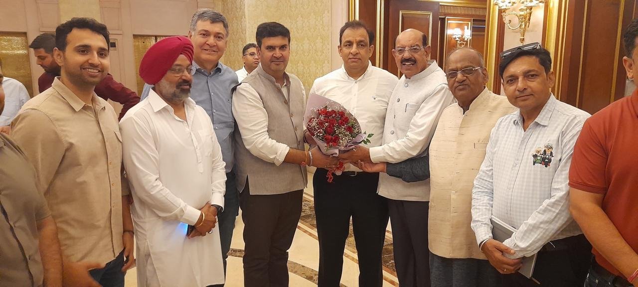 ਸ਼ਹਿਰ ਦੇ ਮਹਿਸੂਰ ਕਾਰੋਬਾਰੀ ਨਿਤਿਨ ਕੋਹਲੀ ਪਾਰਟੀ ਵਿੱਚ  ਆਮ ਆਦਮੀ ਪਾਰਟੀ ਵਿੱਚ ਹੋਏ ਸ਼ਾਮਿਲ ।