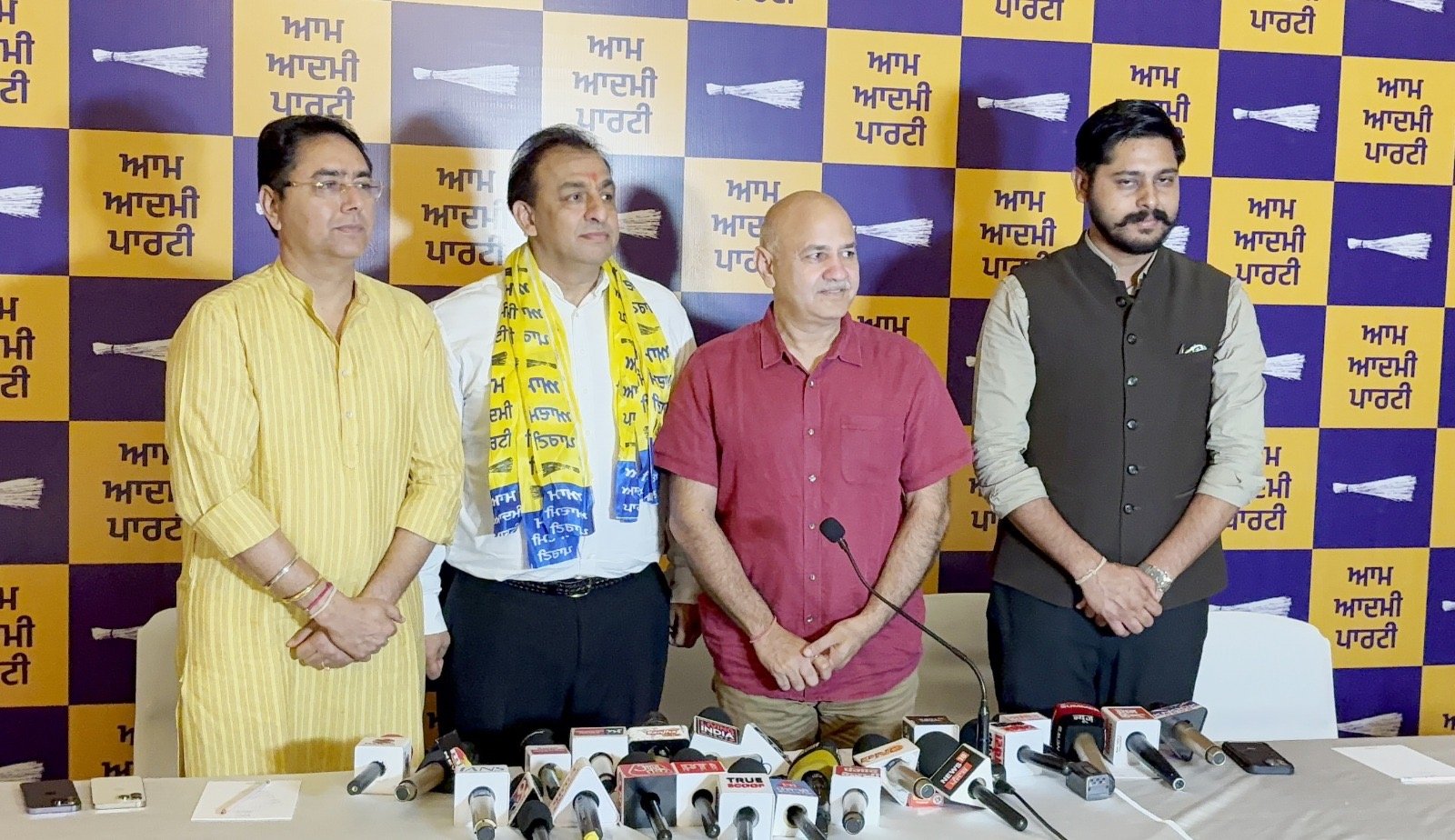 *जालंधर में 'आप' को मिली बड़ी मजबूती: उद्योगपति नितिन कोहली हुए पार्टी में शामिल, जालंधर सेंट्रल का इंचार्ज किया नियुक्त*