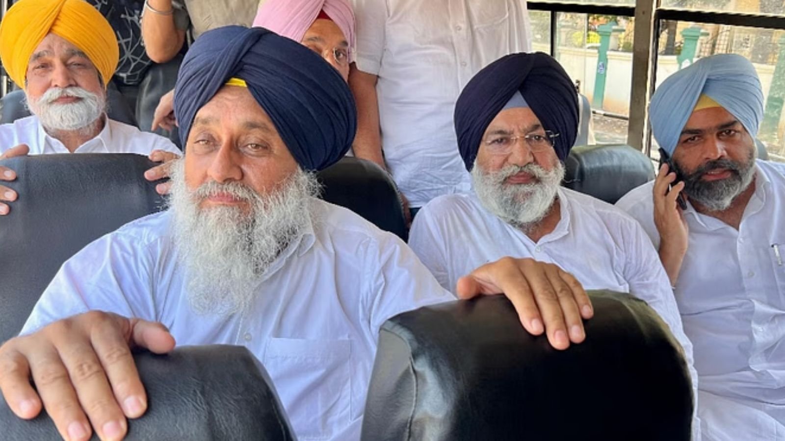 सुखबीर बादल को पुलिस ने लिया हिरासत में, सुबह लिखा था -अकाली दल कार्रवाई से नहीं डरेगा 