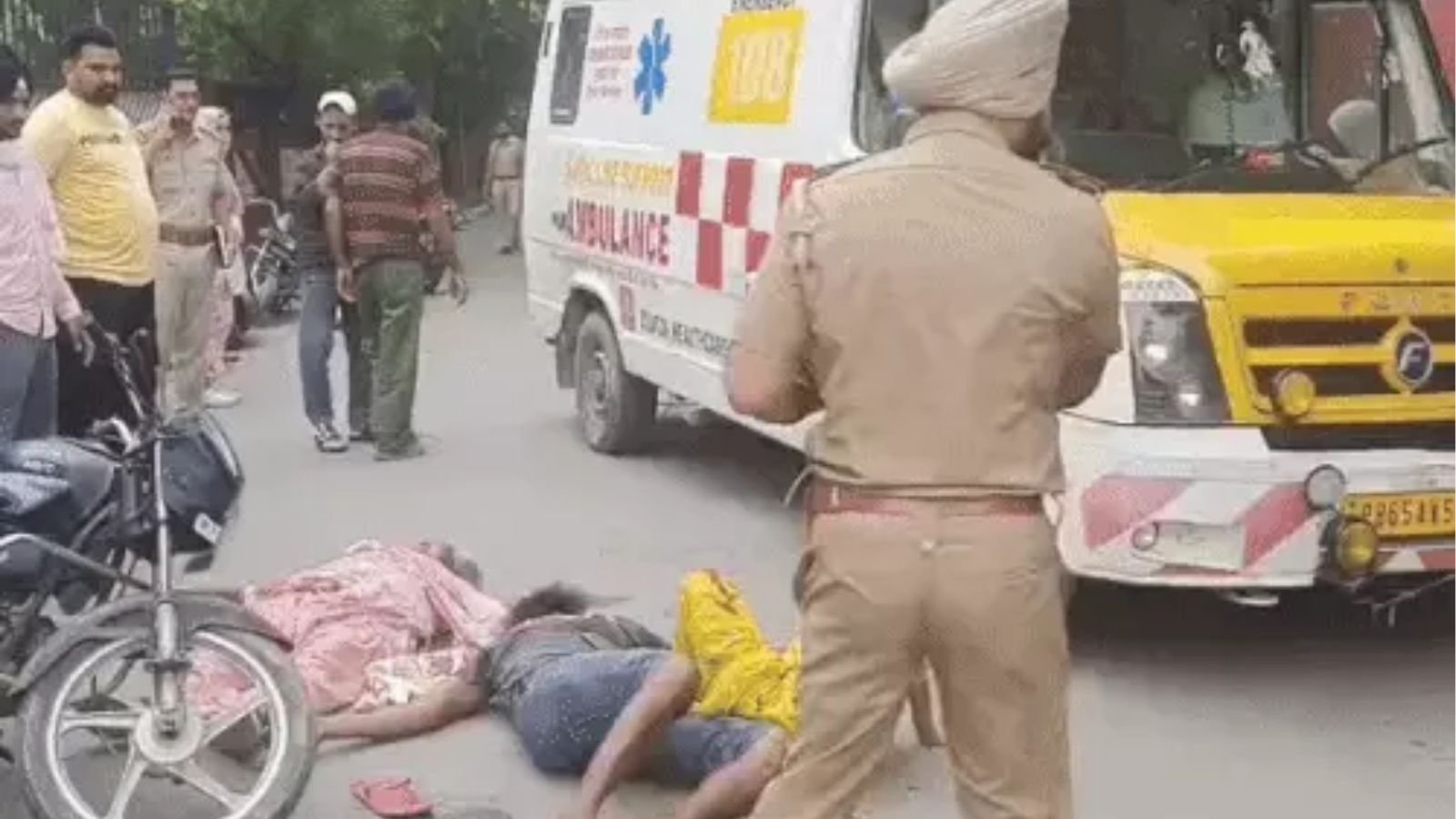 पंजाब में पूर्व DSP ने पत्नी समेत बेटे बहू पर चलाई गोलियां, तीनों की हालत गंभीर 