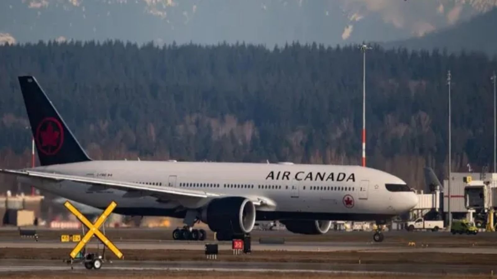 कनाडा पर मंडराया खतरा, 6 एयरपोर्ट को बम से उड़ाने की धमकियां