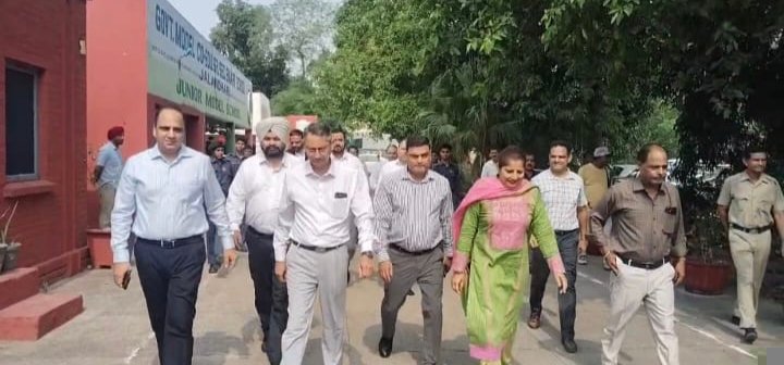 ਜਿਲਾ ਜਲੰਧਰ ਦੇ ਸਮੂਹ ਜੱਜ ਸਾਹਿਬਾਨਾਂ ਨੇ ਲਗਾਇਆ ਇੱਕ-ਇੱਕ ਪੌਦਾ