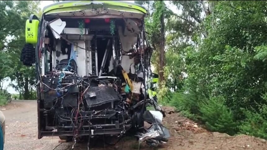 होशियारपुर में दर्दनाक हादसा, बस और कार की टक्कर में 7 की मौ'त 