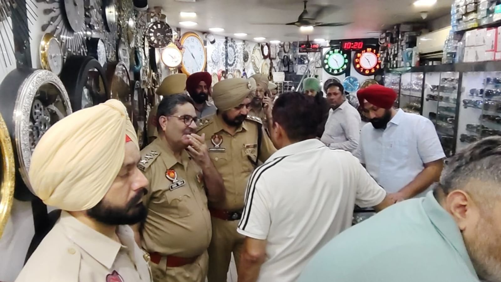 पंजाब में फिर सुबह-सुबह चली गोलियां, दहशत में बाजार के दुकानदार, देखें Video