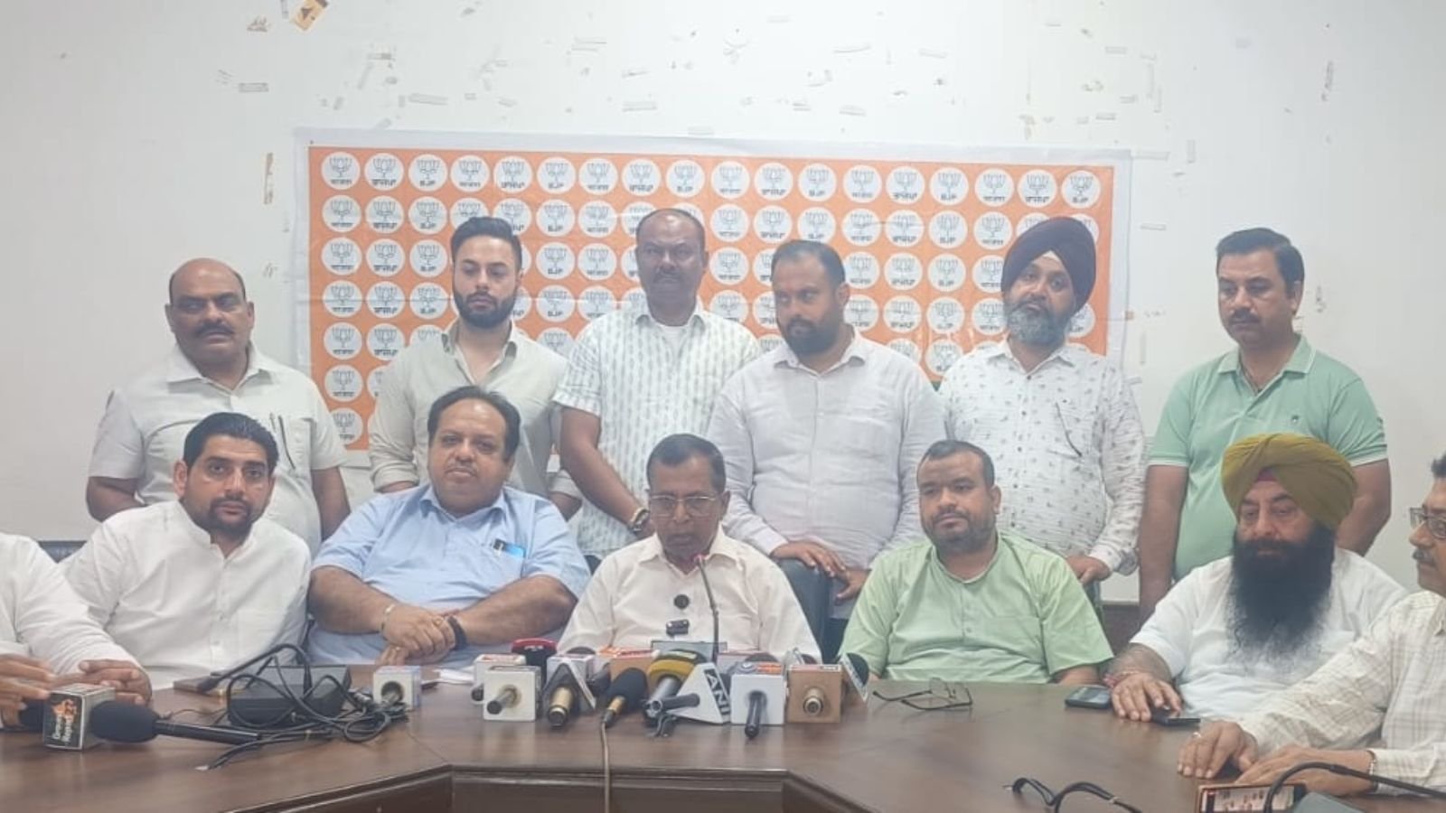 जालंधर में भाजपा के पूर्व केंद्रीय मंत्री सोम प्रकाश ने बेअदबी बिल का किया विरोध, रविदास और वाल्मीकि समाज के ग्रंथों की अनदेखी की गई