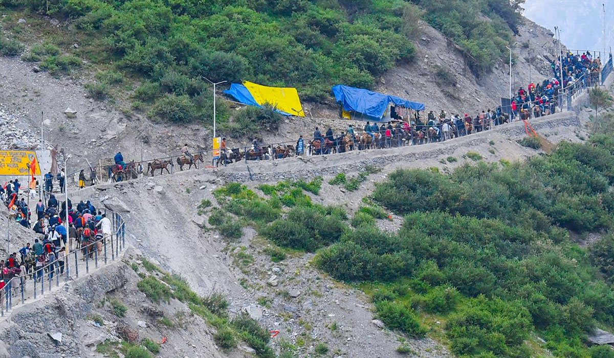 बाबा बर्फानी के दर्शन के लिए लगभग 4,388 तीर्थयात्रियों का एक और जत्था जम्मू से कश्मीर के लिए हुआ रवाना   पढ़ें पूरी खबर 