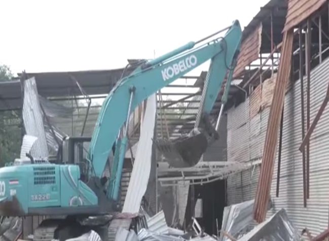 चंडीगढ़ की सबसे बड़ी फर्नीचर मार्केट पर प्रशासन की बड़ी कार्रवाई  कई अवैध दुकानें पर चलाया बुलडोजर  पढ़ें पूरी खबर 