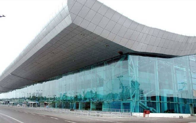 पंजाब के इस एयरपोर्ट को बंब से उड़ानें की मिली धमकी   जांच में जुटी सुरक्षा एजेंसियां   पढ़ें पूरी खबर 