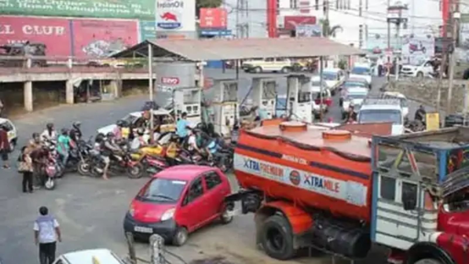 ऑयल टैंकर ड्राइवर हड़ताल पर, दूध और सब्जियों के दाम पहुंचे आसमान में