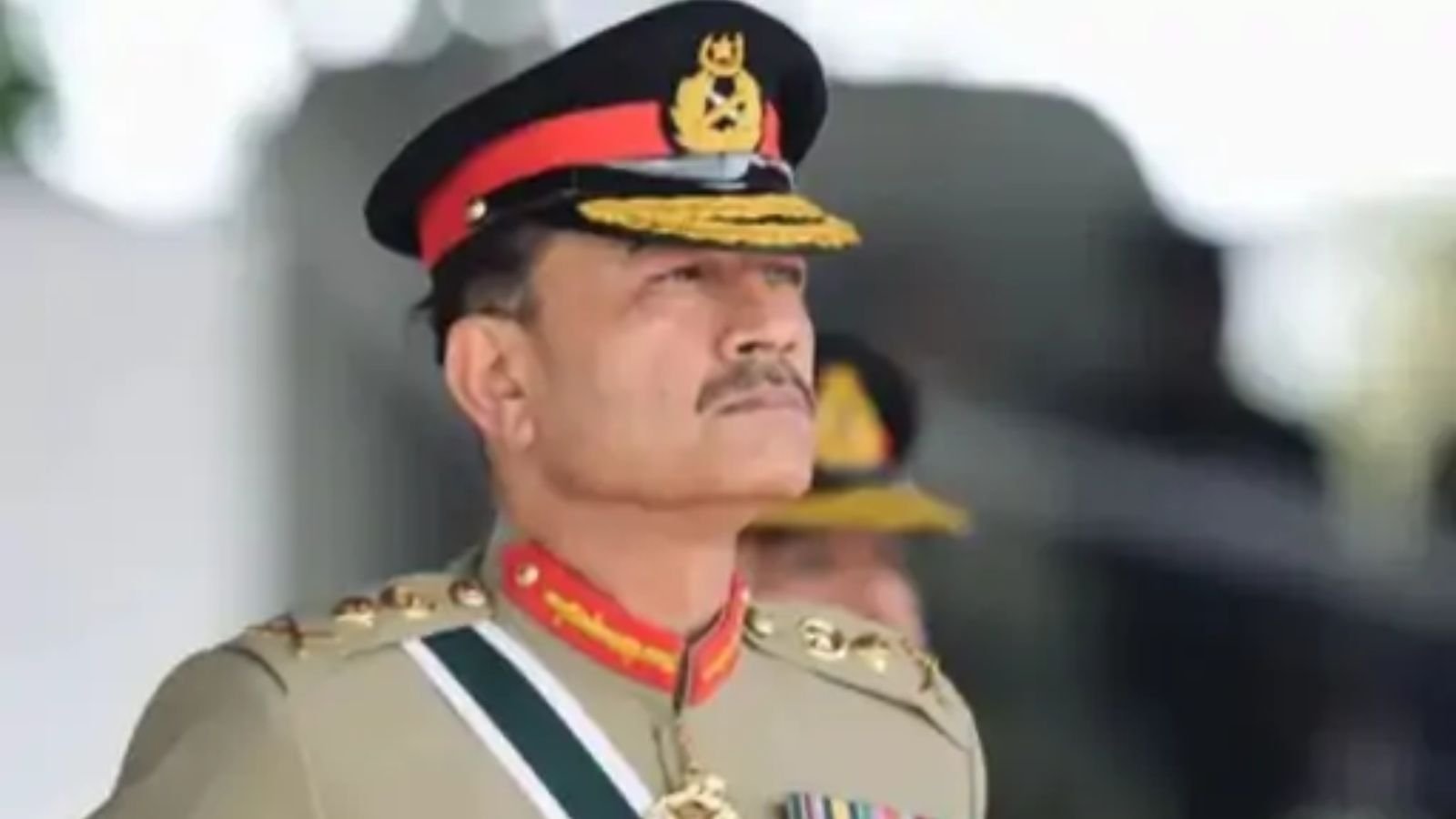 पाकिस्तानी आर्मी चीफ ने दी भारत को परमाणु बम की धमकी, बोले- अगर हम डूबे तो आधी दुनिया भी ले जाएंगे 