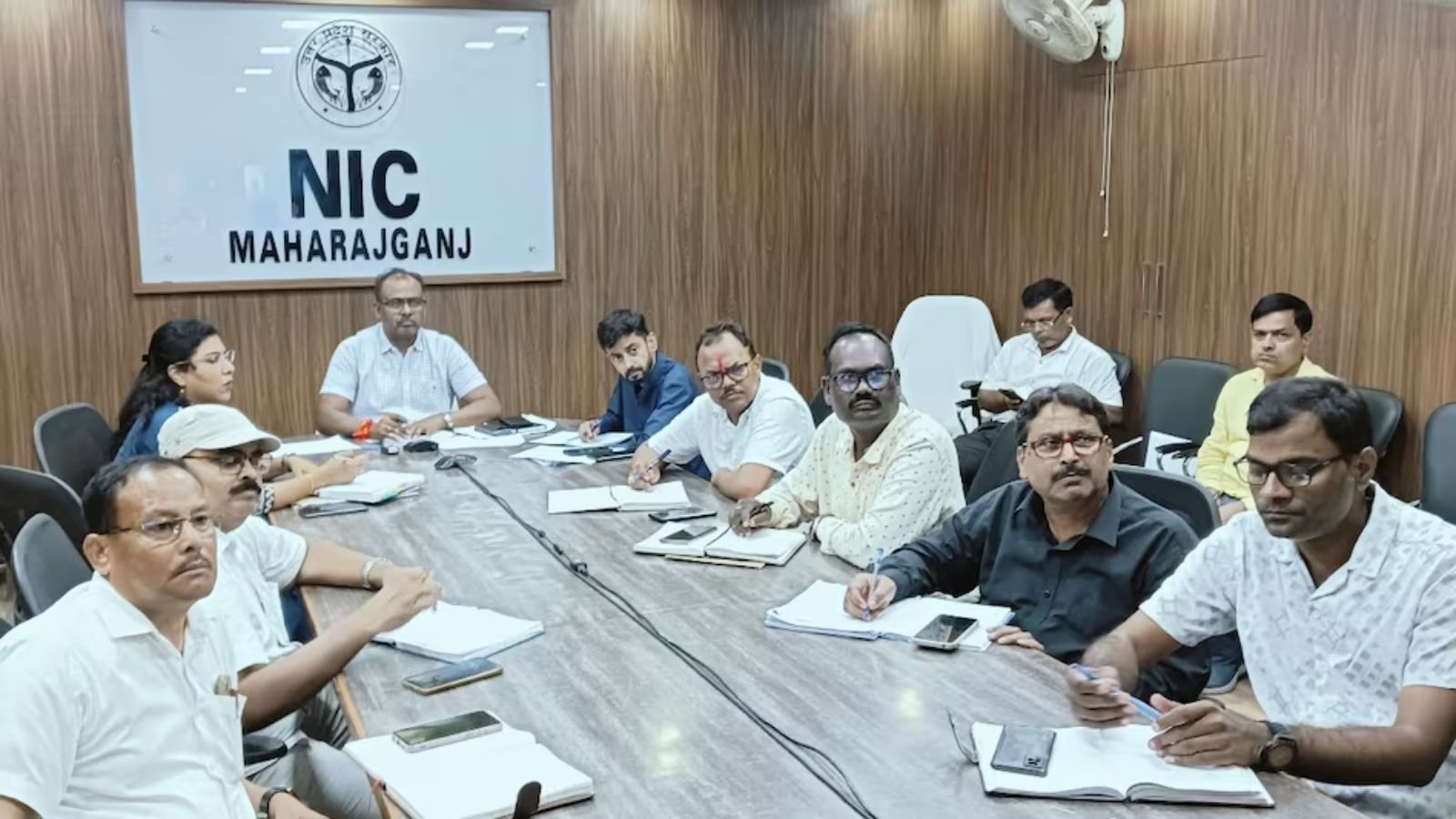 UP में शिक्षा विभाग की मीटिंग में चल पड़ी Porn Video, DM और शिक्षा अधिकारी भी थे मौजूद