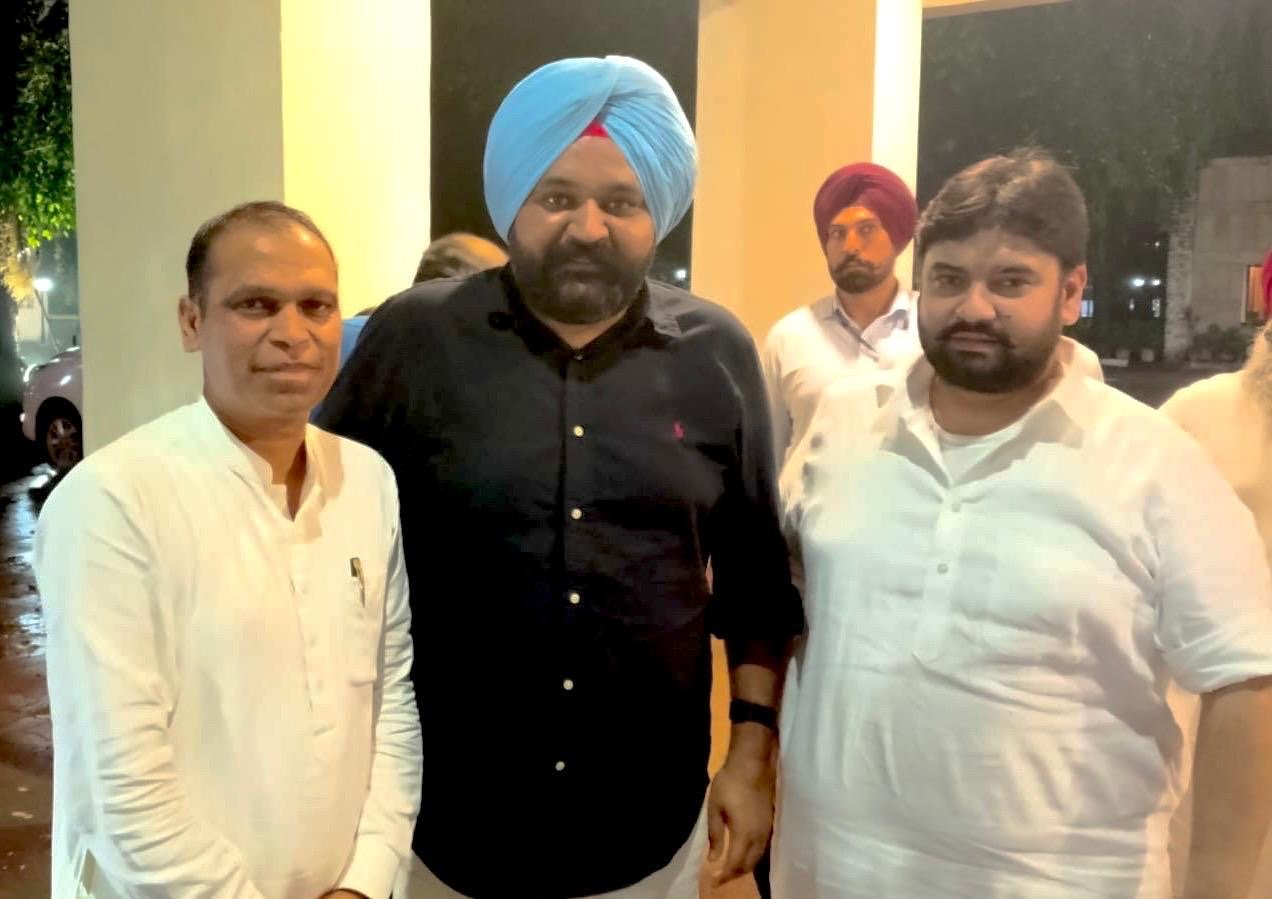 मुख्यमंत्री भगवत सिंह मान के ओ.एस.डी. राजवीर सिंह घुम्मन से आम आदमीं पार्टी के नेताओं ने मुलाकात  की ।