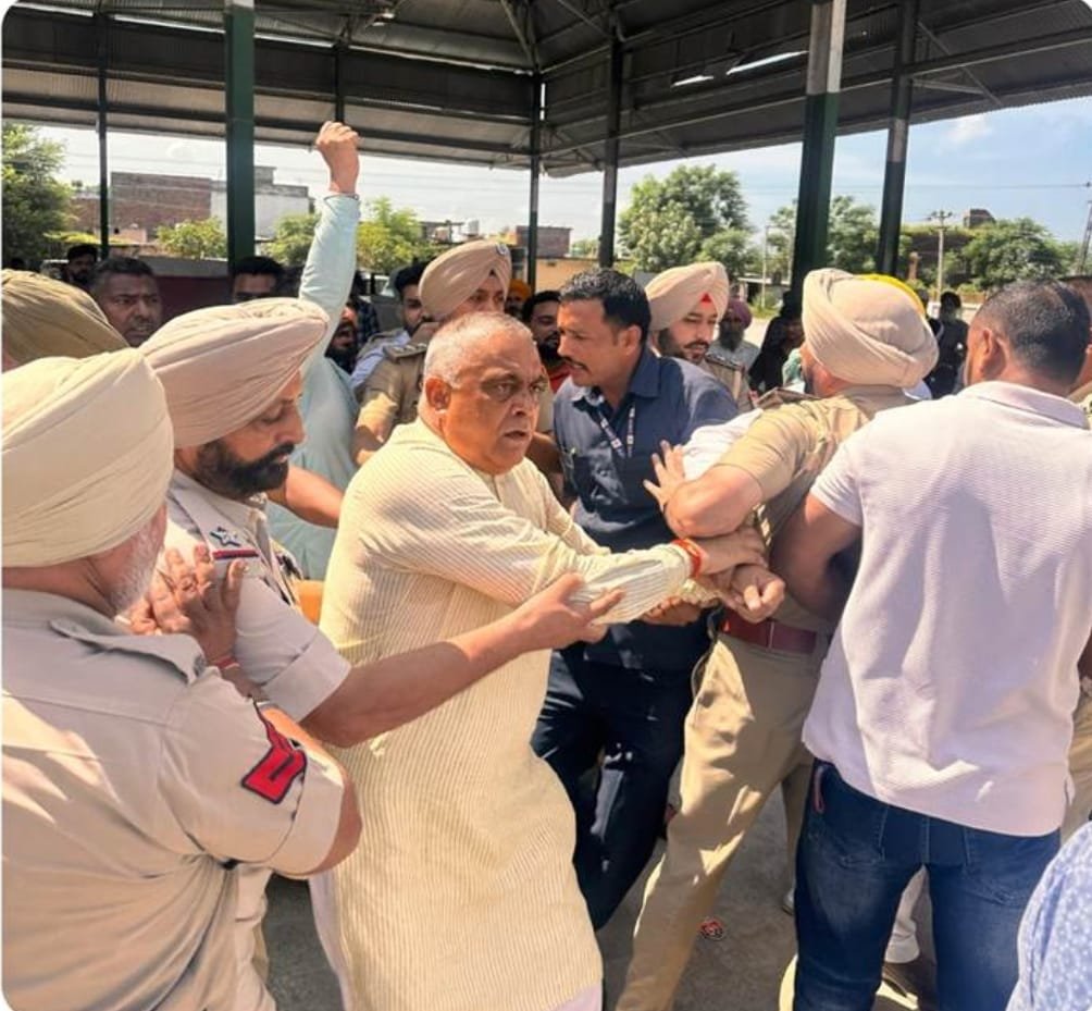 भाजपा नेता पूर्व सांसद सुशील रिंकू और केडी भंडारी को पुलिस ने किया गिरफ्तार  क्यों वजह जानकर आप भी रह जाएंगे...  पढ़ें पूरी खबर 