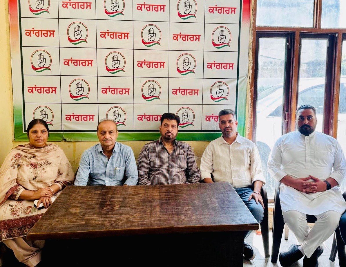 ਕਾਂਗਰਸੀ ਨੇਤਾਵਾਂ ਨੇ ਨਗਰ ਨਿਗਮ ਦੇ ਖ਼ਿਲਾਫ਼ ਕੀਤੀ ਪ੍ਰੈਸ ਵਾਰਤਾ, ਲੋਕਾਂ ਨੂੰ ਸੁਭਦਾਵਾਂ ਦੇਣ ਵਿੱਚ ਦਸਿਆ ਫ਼ੇਲ ।