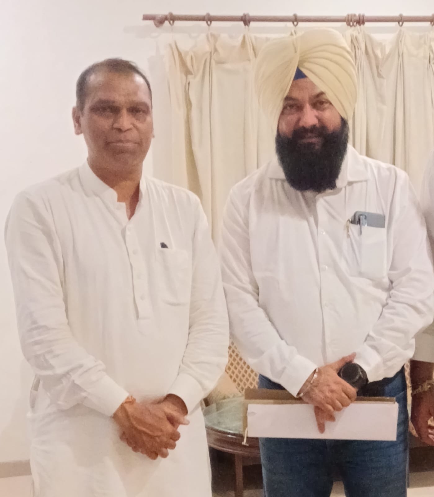 एस सी कमीशन के चेयरमेन जसबीर सिंह गढ़ी के साथ जगदीश समराय ने की मुलाक़ात 