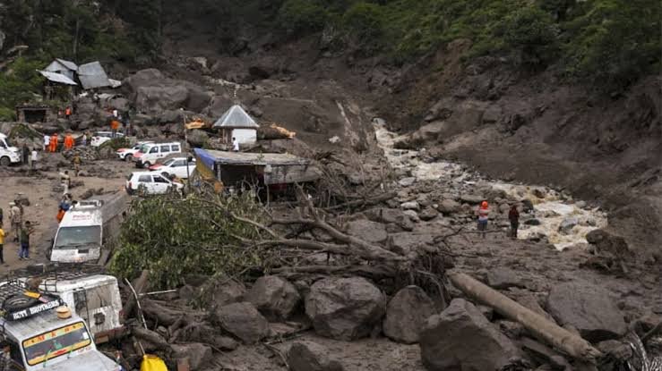 जम्मू-कश्मीर में एक बार फिर बादल फटने का खतरा, भारी बारिश, भूस्खलन की चेतावनी   प्रशासन ने जारी की एडवाइजरी  पढ़ें पूरी खबर 