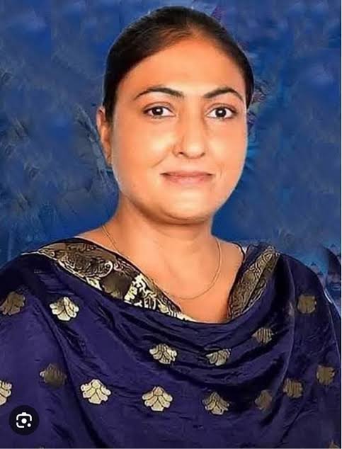 हल्का कैंट की इंचार्ज राजविंदर कौर थियाड़ा को गांव वालों ने घेरा   वजह जानकर आपके भी उड़ जाएंगे...  पढ़ें पूरी खबर   