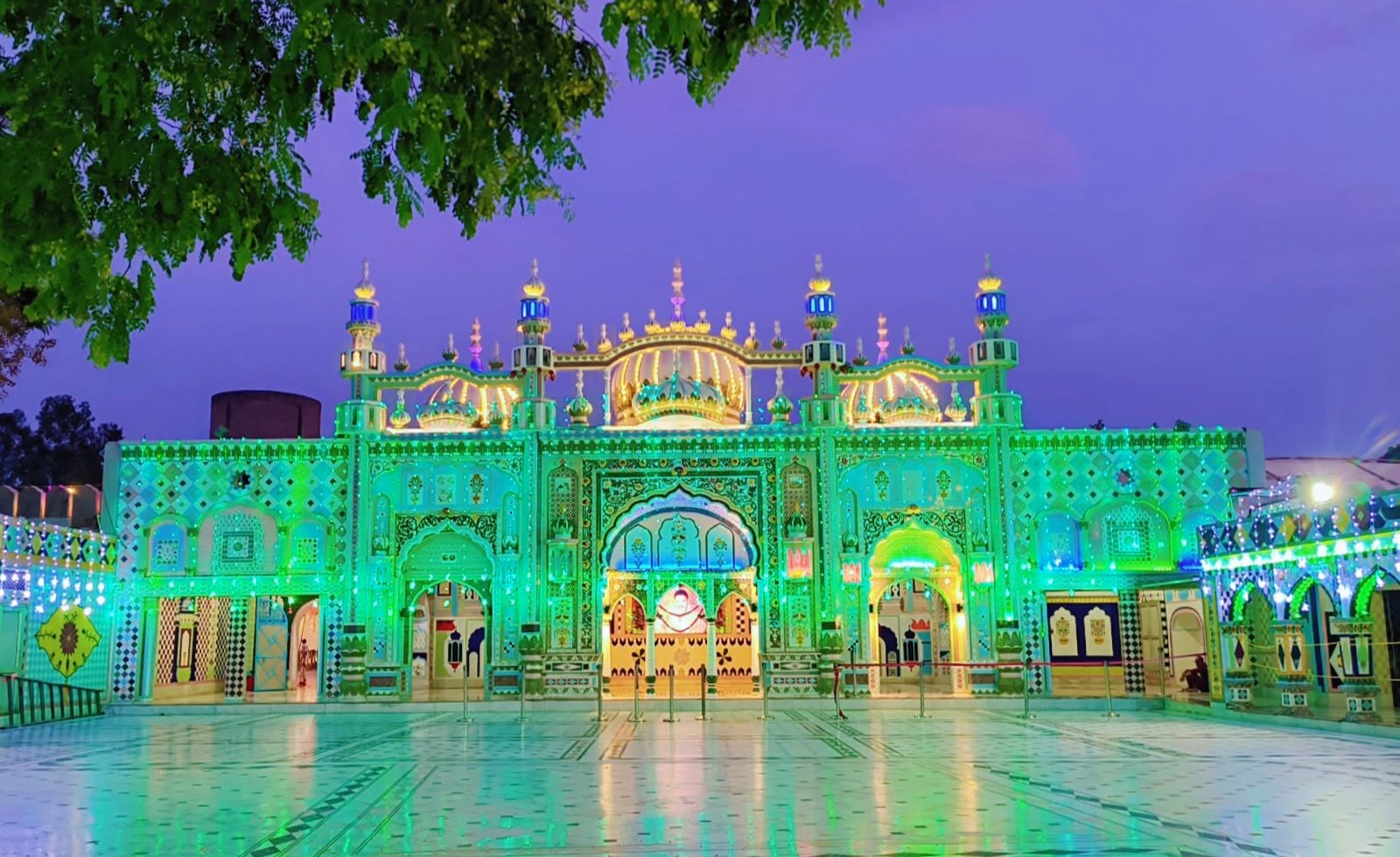 बाढ़ प्रभावित इलाकों की मदद के लिए आगे आया डेरा बाबा मुराद शाह   पढ़ें पूरी खबर 