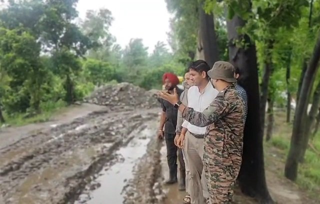 जालंधर के इस गांव में बाढ़ के कारण बढ़ रहा खतरा, मौके पर बुलाई गई Army  पढ़ें पूरी खबर