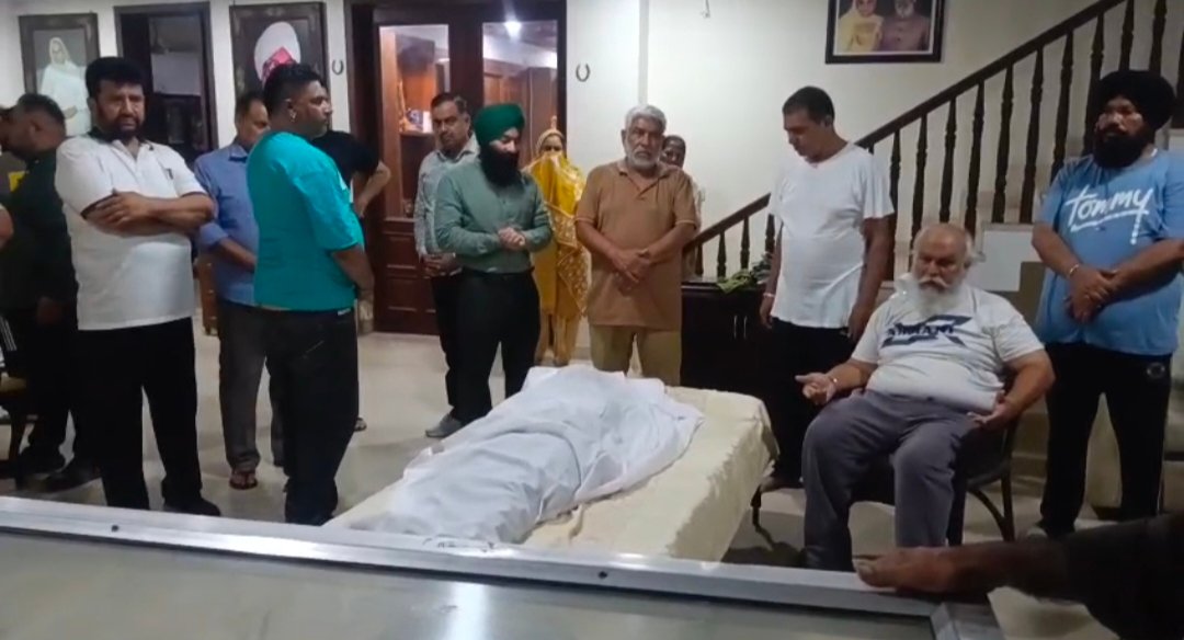 बड़ी खबर : तेज रफ्तार का कहर  पूर्व सांसद महेंद्र सिंह केपी के बेटे की सड़क दुर्घटना में दर्दनाक मौत  परिवार और इलाके में छाया मातम  माडल टाउन के माता रानी चौक के पास शनिवार रात 11 बजे के करीब हुई भीषण दुर्घटना