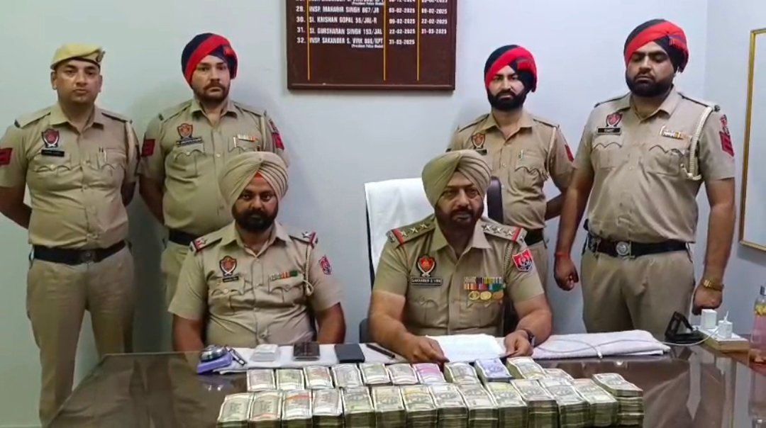 हवाला की 56.61 लाख राशि के साथ तीन गिरफ्तार  दस का फटा नोट लुधियाना के कारोबारी को देकर लाए थे राशि, तीनों होशियारपुर के  पढ़ें पूरी खबर 