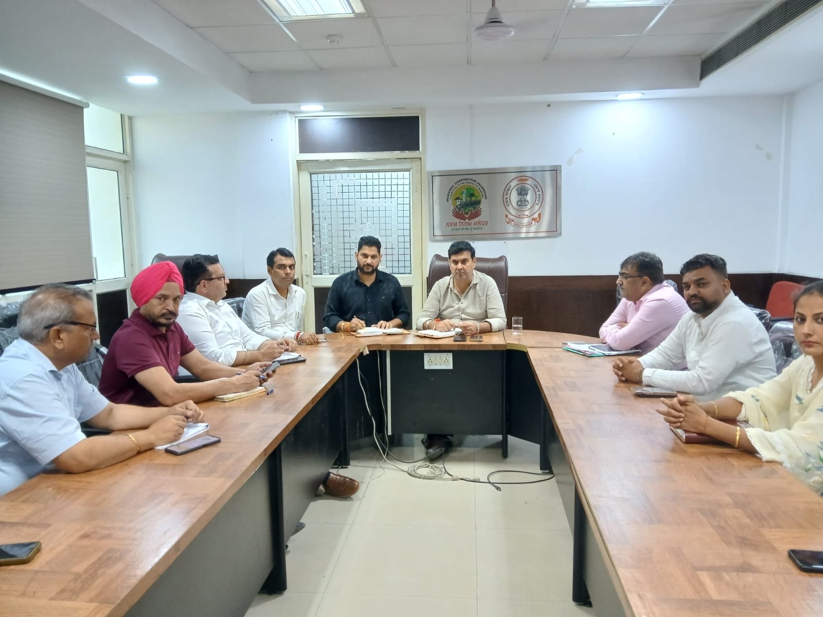 नगर निगम की एड-हॉक कमेटी की विशेष बैठक  में गैस पाइपलाइन एवं मोबाइल टावर नेटवर्क से संबंधित कई चर्चा 