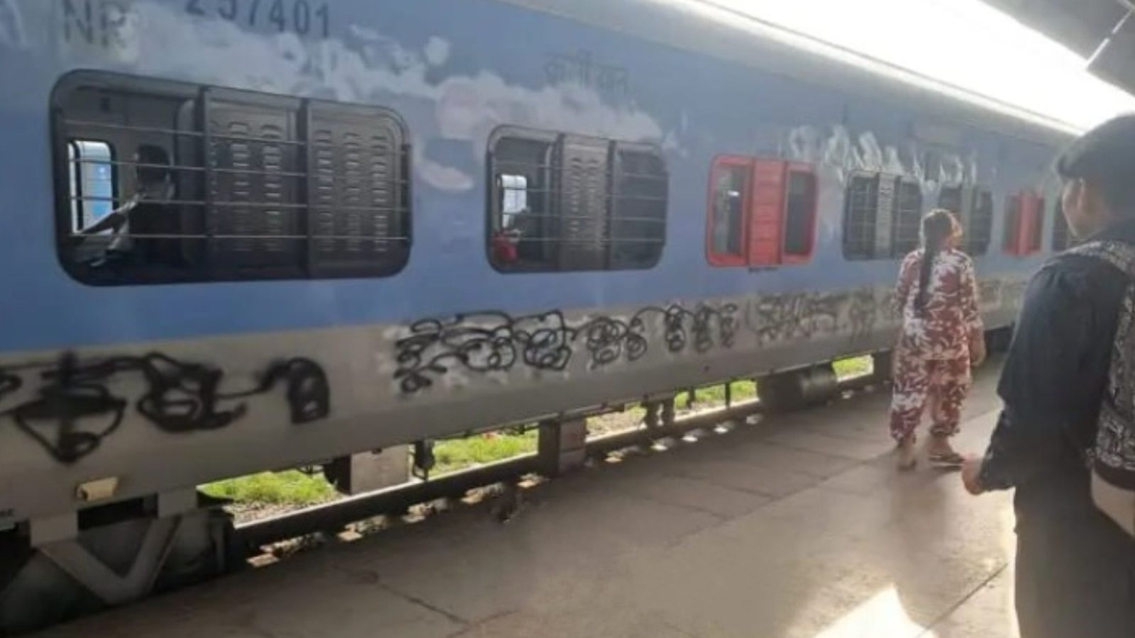 जालंधर रेलवे स्टेशन पर सुबह-सुबह दहशत, ट्रेन पर लिखे यह नारे