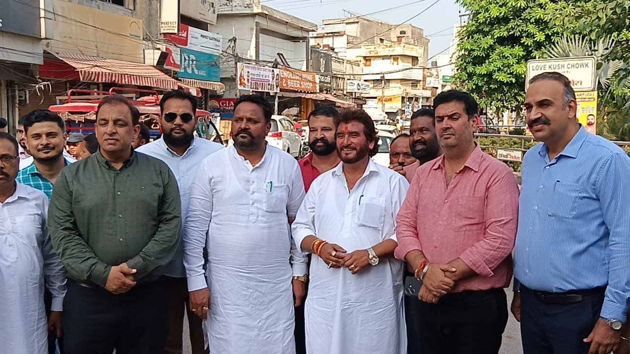 ਭਗਵਾਨ ਵਾਲਮੀਕ ਜੀ ਦੇ ਪ੍ਰਗਟ ਦਿਵਸ ਉੱਤੇ ਸ਼ੋਭਾ ਯਾਤਰਾ ਰੂਟ ਦੀ ਸਾਫ ਸਫਾਈ ਪੈਚ ਵਰਕ ਆਦ  ਦੇ ਪ੍ਰਬੰਧ ਵਾਰੇ ਹੋਈਆਂ ਮੇਅਰ ਵਨੀਤ ਧੀਰ ਅਤੇ ਚੰਦਨ ਗਰੇਵਾਲ ਵਿਚਕਾਰ ਹੋਈ ਚਰਚਾ ।