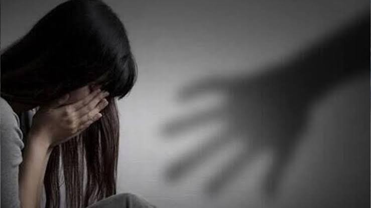 शादी का झांसा देकर नाबालिग लड़की से की हदें पार, गर्भवती होने के बाद...  दो आरोपियों पर मामला दर्ज