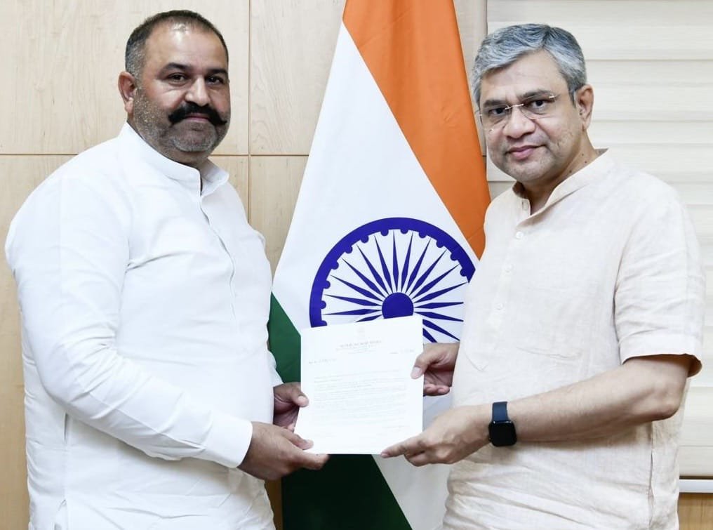 जालंधर वासियों के लिए राहत भरी खबर   भाजपा नेता पूर्व MP रिंकू की मेहनत    लाई रंग    अर्बन एस्टेट फेस-2 में C-7 रेलवे फाटक को खोलने का आदेश हुए जारी  जल्द ही खुलेगा फाटक   पढ़ें पूरी खबर