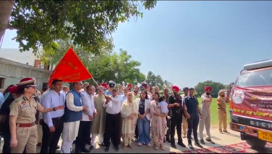 पंजाब के राज्यपाल गुलाब चंद कटारिया का आज जालंधर दौरा  बाढ़ पीड़ितों के लिए राहत सामग्री की गाड़ीयों को हरी झंडी दी  पढ़ें पूरी खबर 