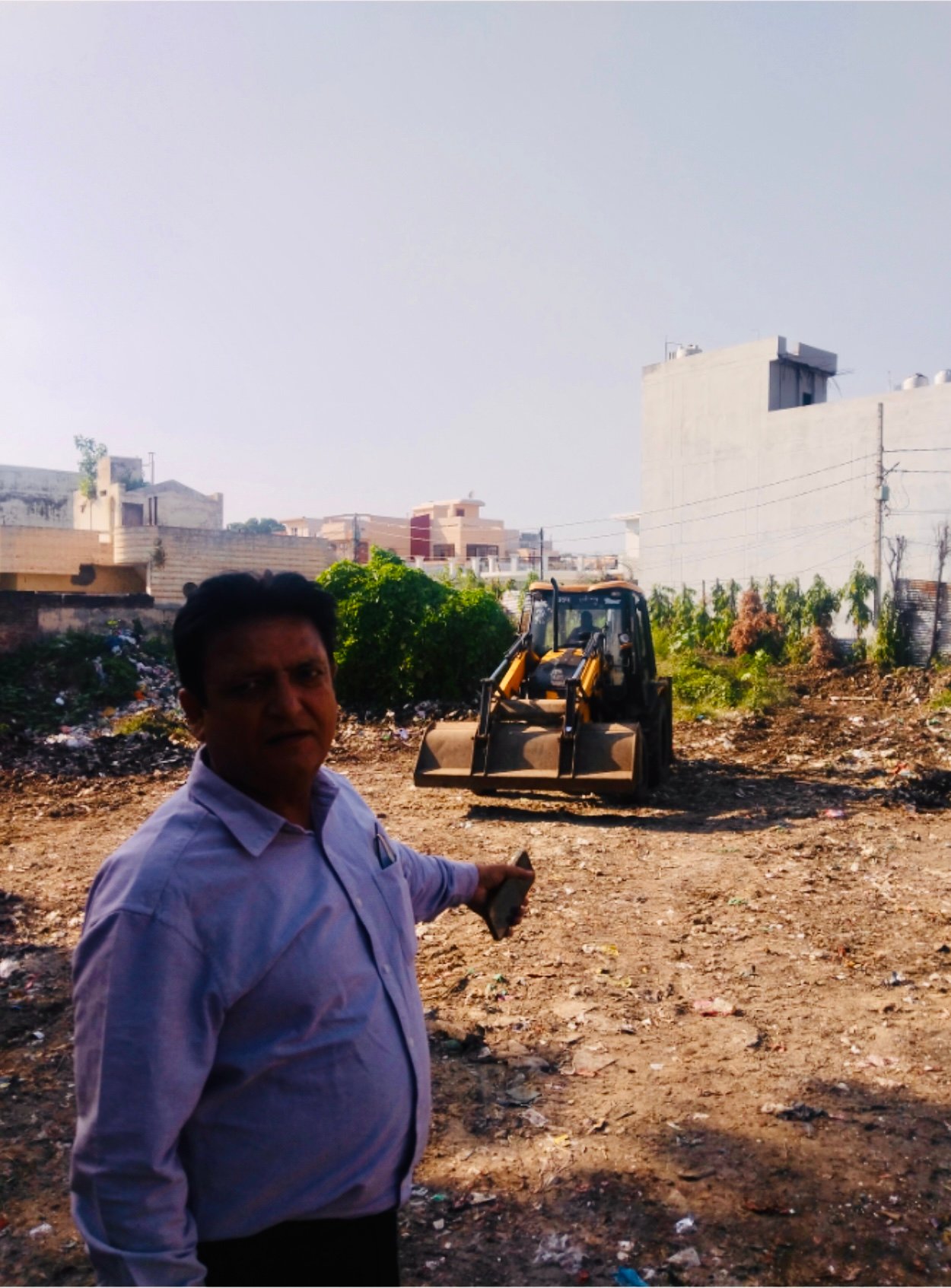 काउंसलर बलराज ठाकुर की तरफ आज सत करतार नगर  मेंन रोड पर कूड़े से भरे प्लॉट को साफ करवा कर फैंसिंग करवाई गई ।