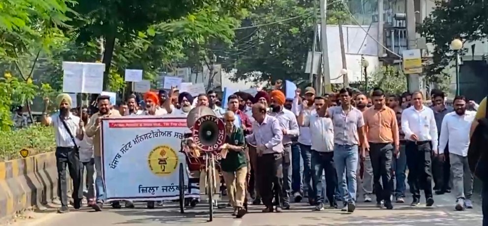 मांगों को लेकर पंजाब स्टेट मिनिस्टीरियल सर्विस यूनियन ने निकाली रोष रैली  पढ़ें पूरी खबर 