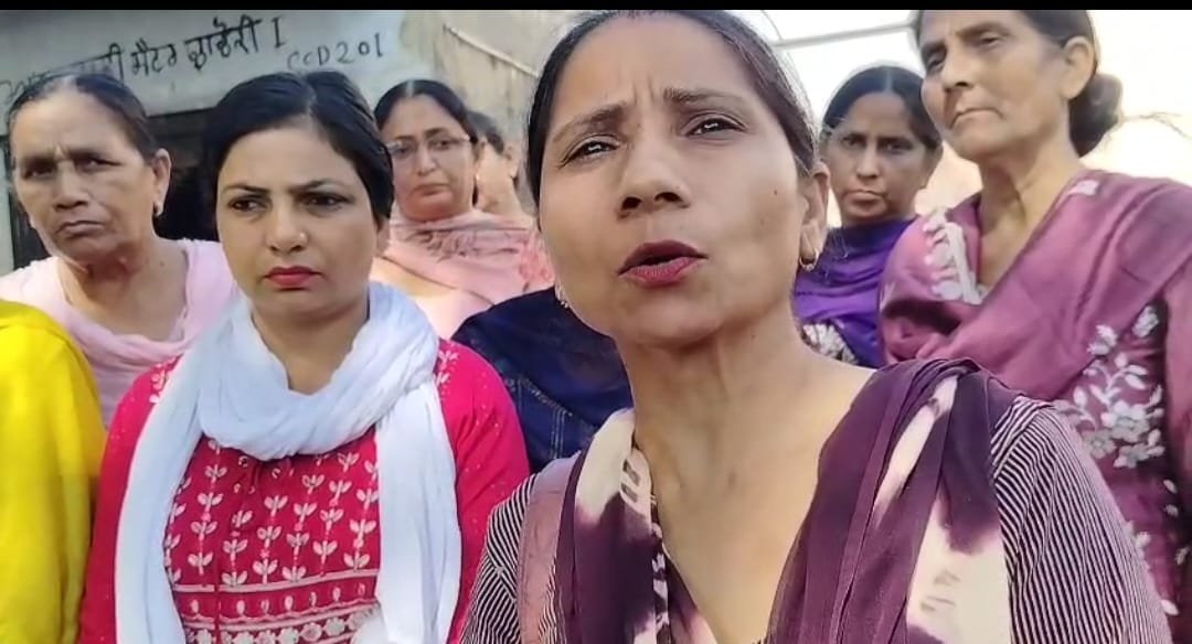 50 महिलाओं को आया फोन, चार के खाते से उड़ाए 25 हजार रुपए   नौ अक्टूबर को ओंकार नगर में महिलाओं को साईबर ठगों ने किया था फोन