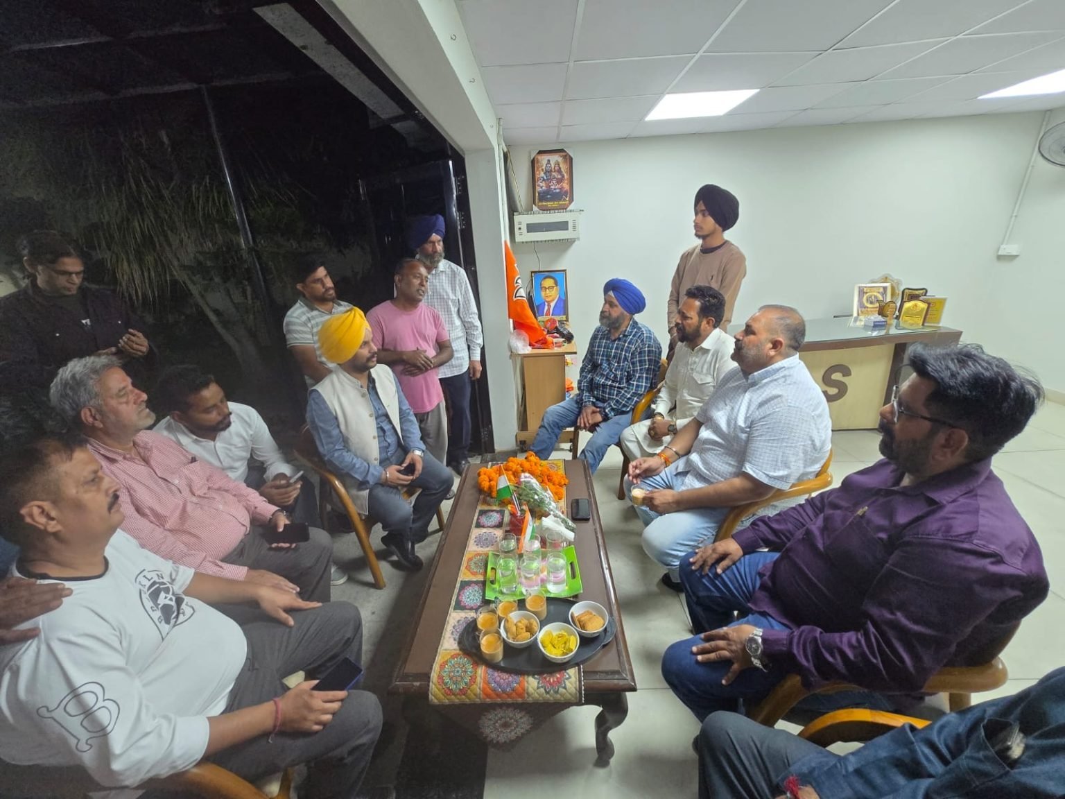 अर्बन स्टेट के सी-7 रेलवे फाटक को खुलवाने पर भाजपा के पार्षद सरताज सिंह और इलाके के लोगों ने पूर्व सांसद सुशील रिंकू का किया सम्मान  पढ़ें पूरी खबर 