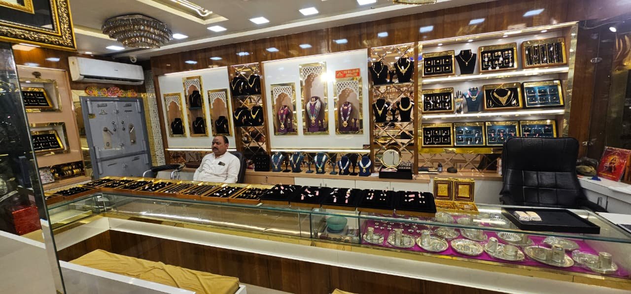 शुभ खरीदारी के तीन मुहूर्त, दिनभर लोगों ने पसंद की ज्वेलरी  डिलीवरी आज लेंगे, चांदी के श्री लक्ष्मी-गणेश के सिक्के और प्रतिमाएं बनीं सर्वाधिक पसंदीदा  पढ़े पूरी खबर