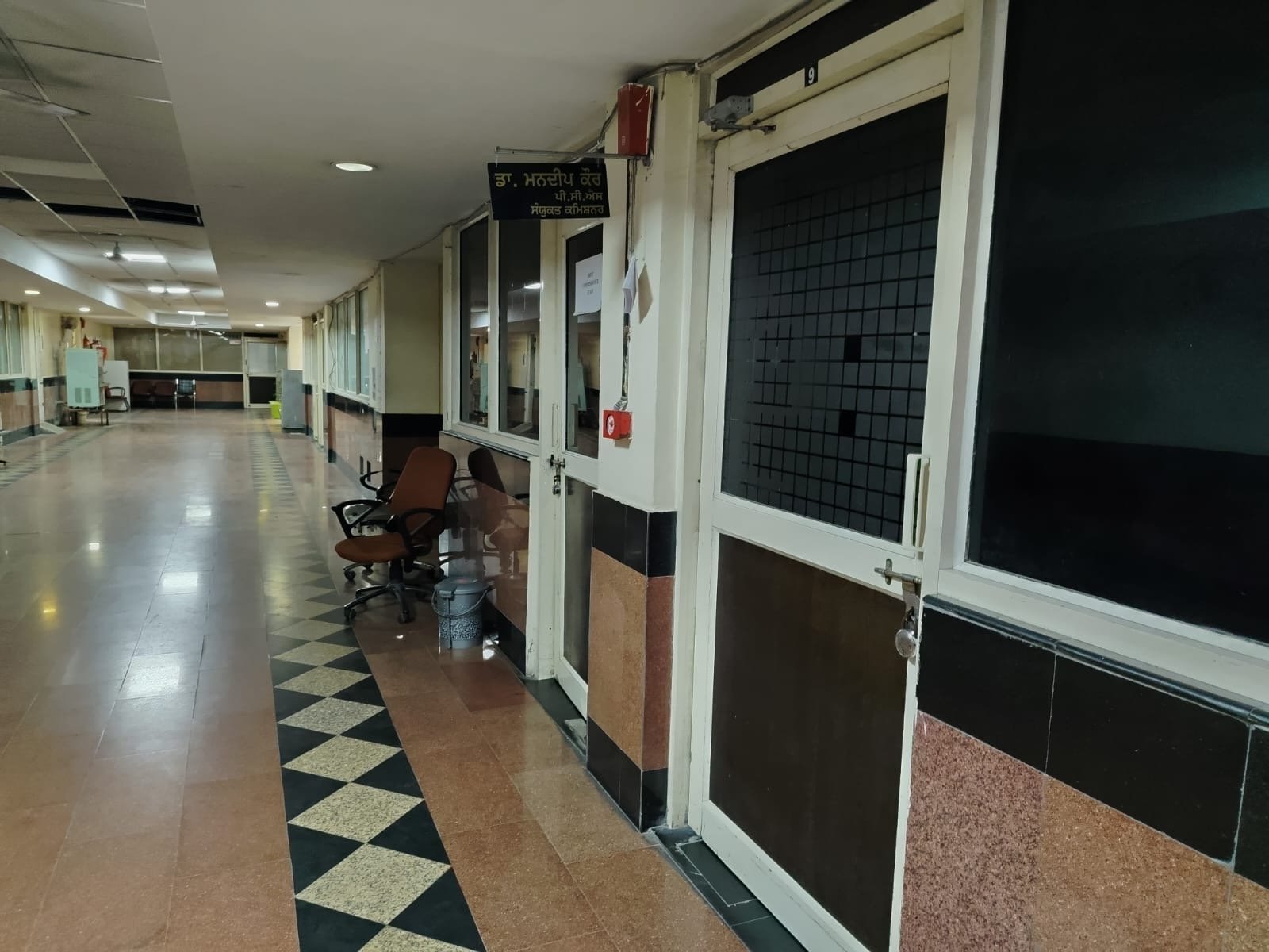 ਪੰਜਾਬ ਸਰਕਾਰ ਦਫਤਰ ਲਗਾਉਣ  ਦੇ ਹੁਕਮਾਂ ਦੇ ਬਾਵਜੂਦ ਨਗਰ ਨਿਗਮ ਦੇ ਦਫਤਰ ਰਹੇ ਬੰਦ ।