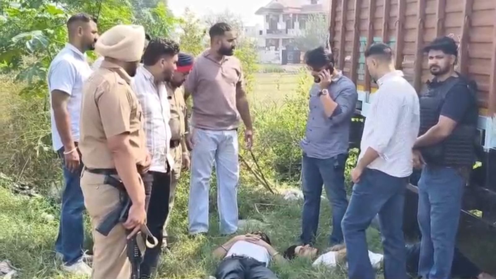 जालंधर में पुलिस मुठभेड़: 'प्रेस' का स्टिकर लगाकर घूम रहे 3 वॉन्टेड बदमाश गिरफ्तार, जवाबी फायरिंग में एक घायल