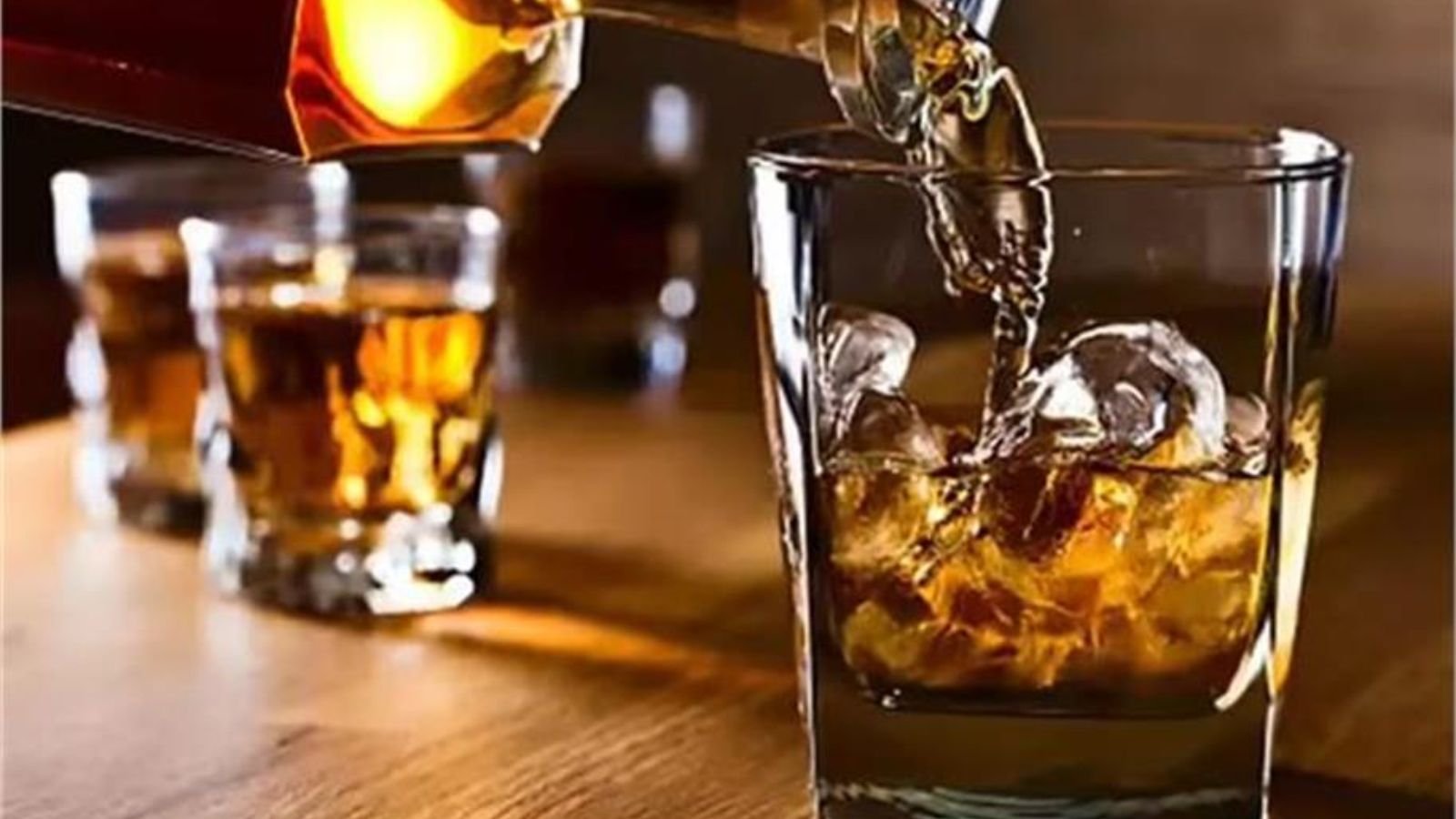 त्योहारों पर खूब झलके जाम! लगभग 600 करोड़ रुपए की लोग पी गए शराब