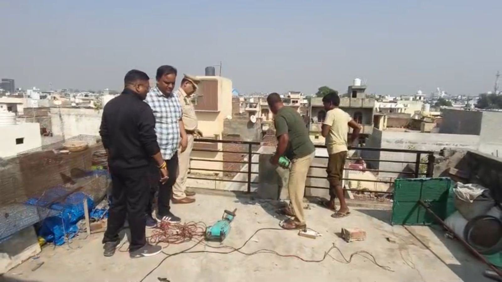 जालंधर में महिला तस्कर के घर पर प्रशासन ने चलाया पीला पंजा, देखो Video