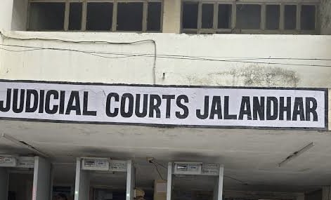 जज के समक्ष युवक ने जूनियर महिला वकील को मारा थप्पड़  पढ़ें पूरी खबर 